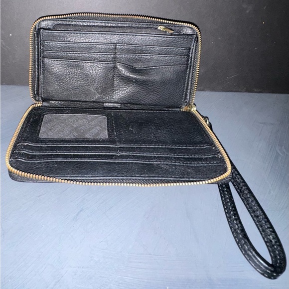 Steve Madden Logo Black Embossed Wristlet Wallet - Picture 4 of 9